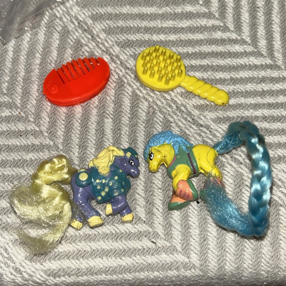 vintage Little Beauties Multi‎ Toys Corp MTC 1988 Pony lot of 2 With Brushes D1